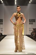 Model walk the ramp for Malini Ramani Show at Wills Lifestyle India Fashion Week 2012 day 4 on 9th Oct 2012 (69).JPG